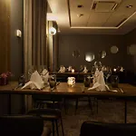 Western Paris Ermitage ميدو