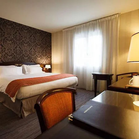 Western Paris Ermitage Отель