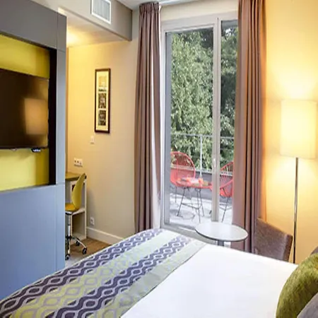 Western Paris Ermitage Мёдон