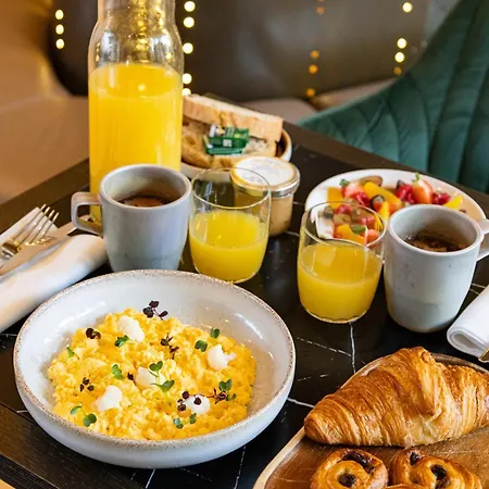 Western Paris Ermitage Отель 4*