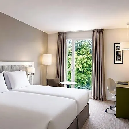 Отель Western Paris Ermitage