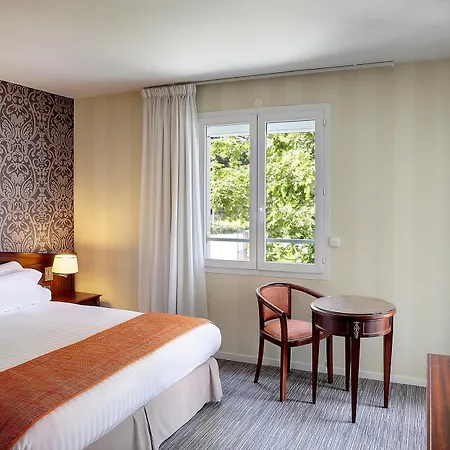 Western Paris Ermitage Otel 4*