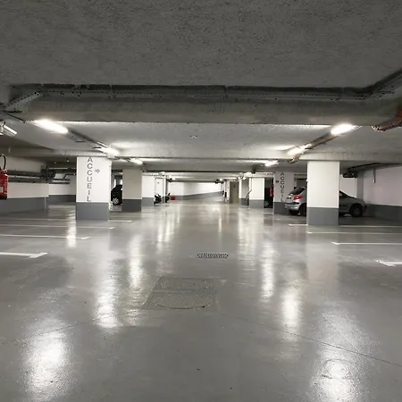 Western Paris Ermitage מלון מדון